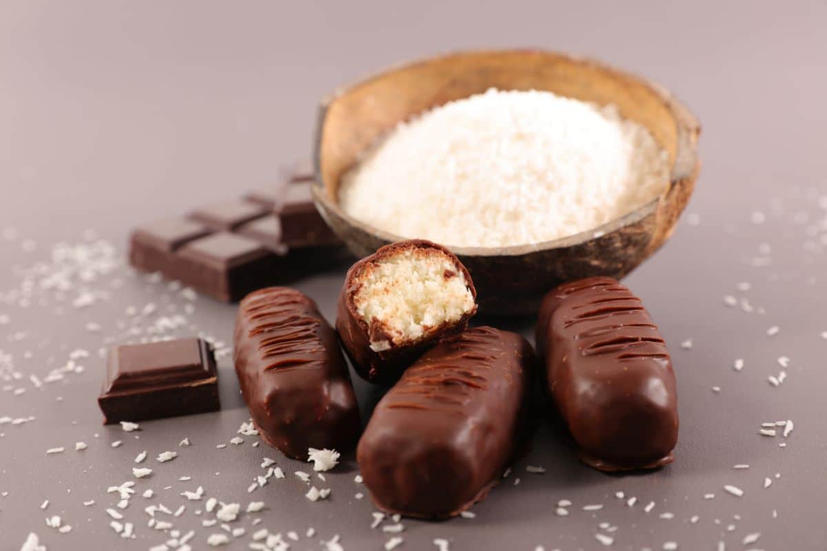 Chocolate tipo prestígio saudável: faça essa delícia sem glúten e sem lactose 1 pedaços de Chocolate tipo prestígio saudável