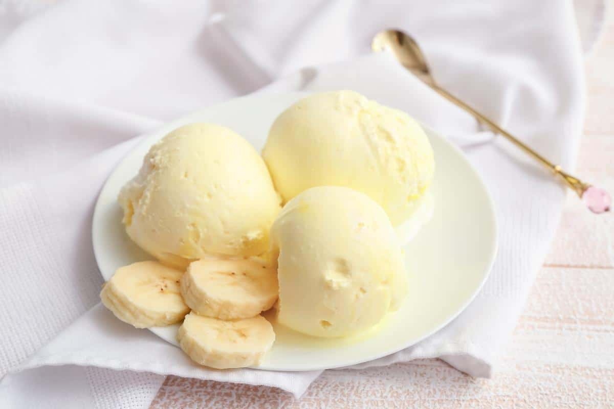 Sorvete caseiro com banana super madura congelada: confira 3 receitas imperdíveis 1 Sorvete caseiro com banana super madura congelada: confira 3 receitas imperdíveis