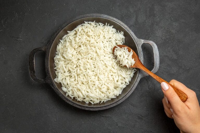 pode comer arroz requentado.